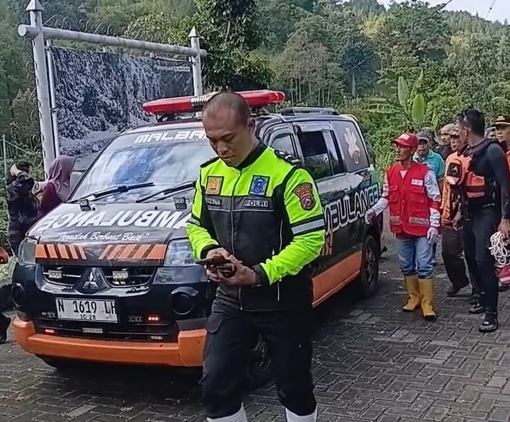 Tabrakan di Pujon Kamis Sore, Masuk Sungai lalu Hanyut, Jenazah Siswa SMK PGRI 3 Tlogomas Ditemukan Jumat Pagi