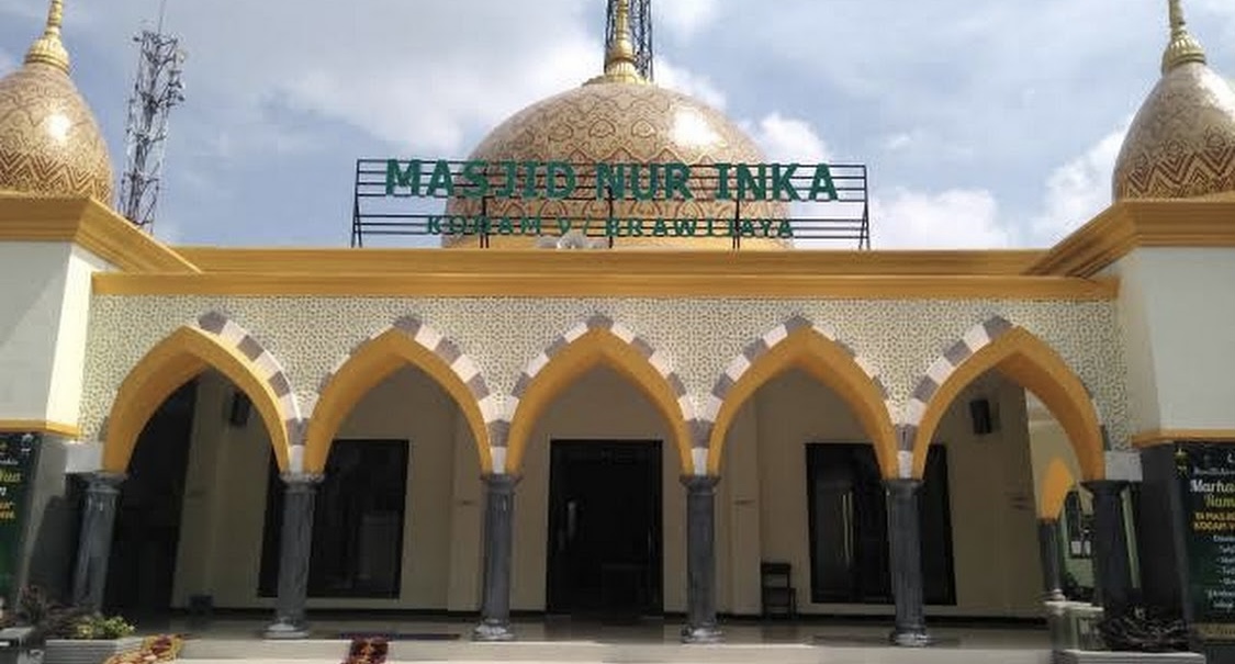 Jumat Berkah, Masjid Nur Inka Bagikan Makanan Gratis untuk Jamaah