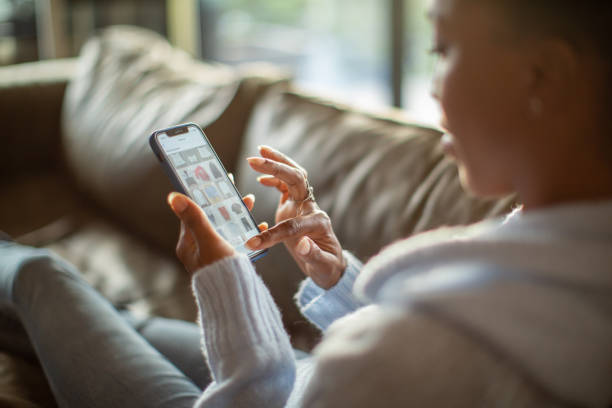 9 Hal Penting Doomscrolling: Kebiasaan Scroll Tanpa Henti yang Menggerus Kesehatan Mental Gen Z 