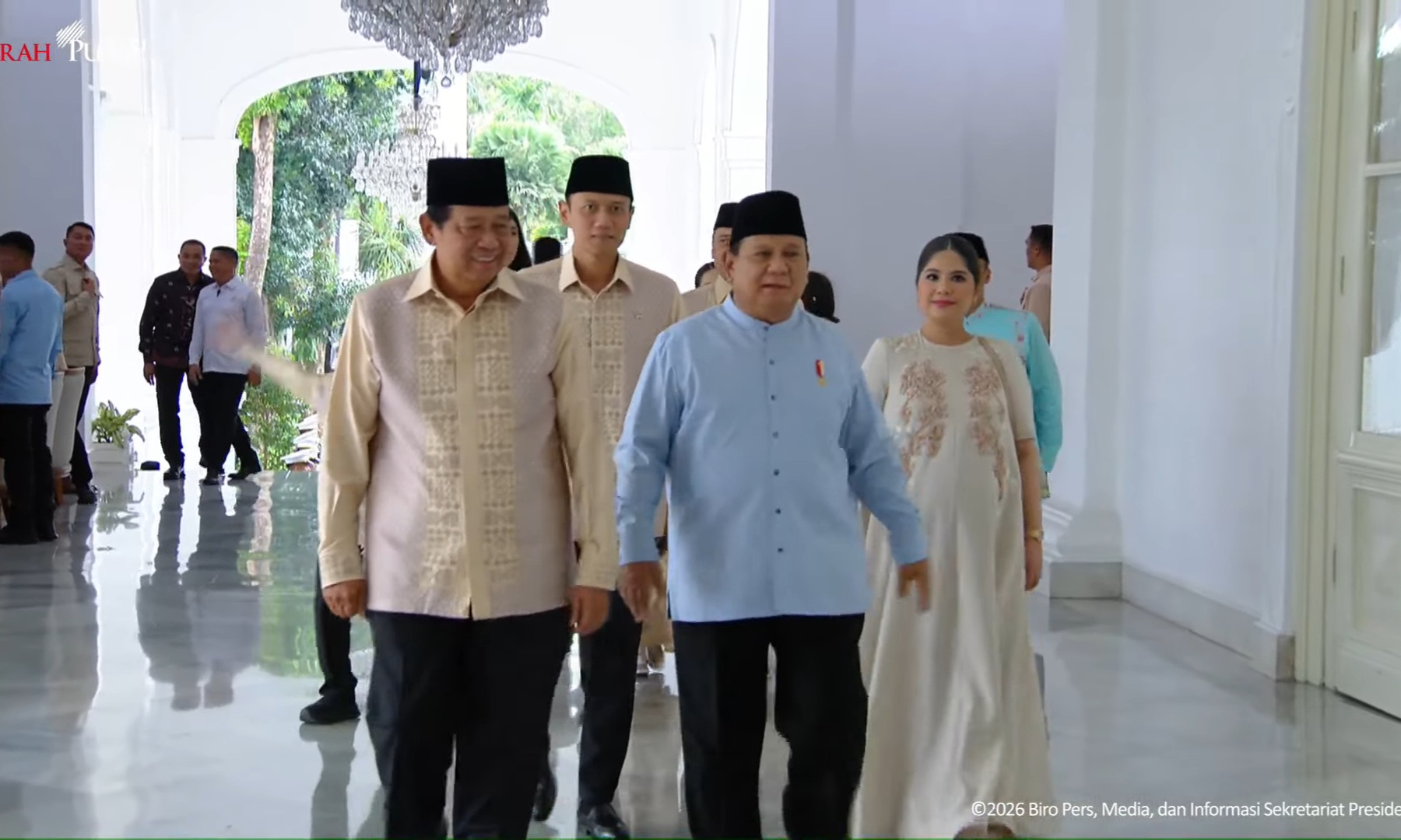 SBY Bersama AHY dan Ibas serta Cucu-Cucu Hadiri Open House Lebaran di Istana, Disambut Prabowo 