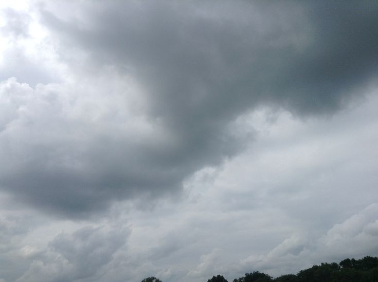 Prakiraan Cuaca Malang Raya 7 Desember: Awan Tebal, Hujan Lokal Ringan, Kelembapan Tinggi