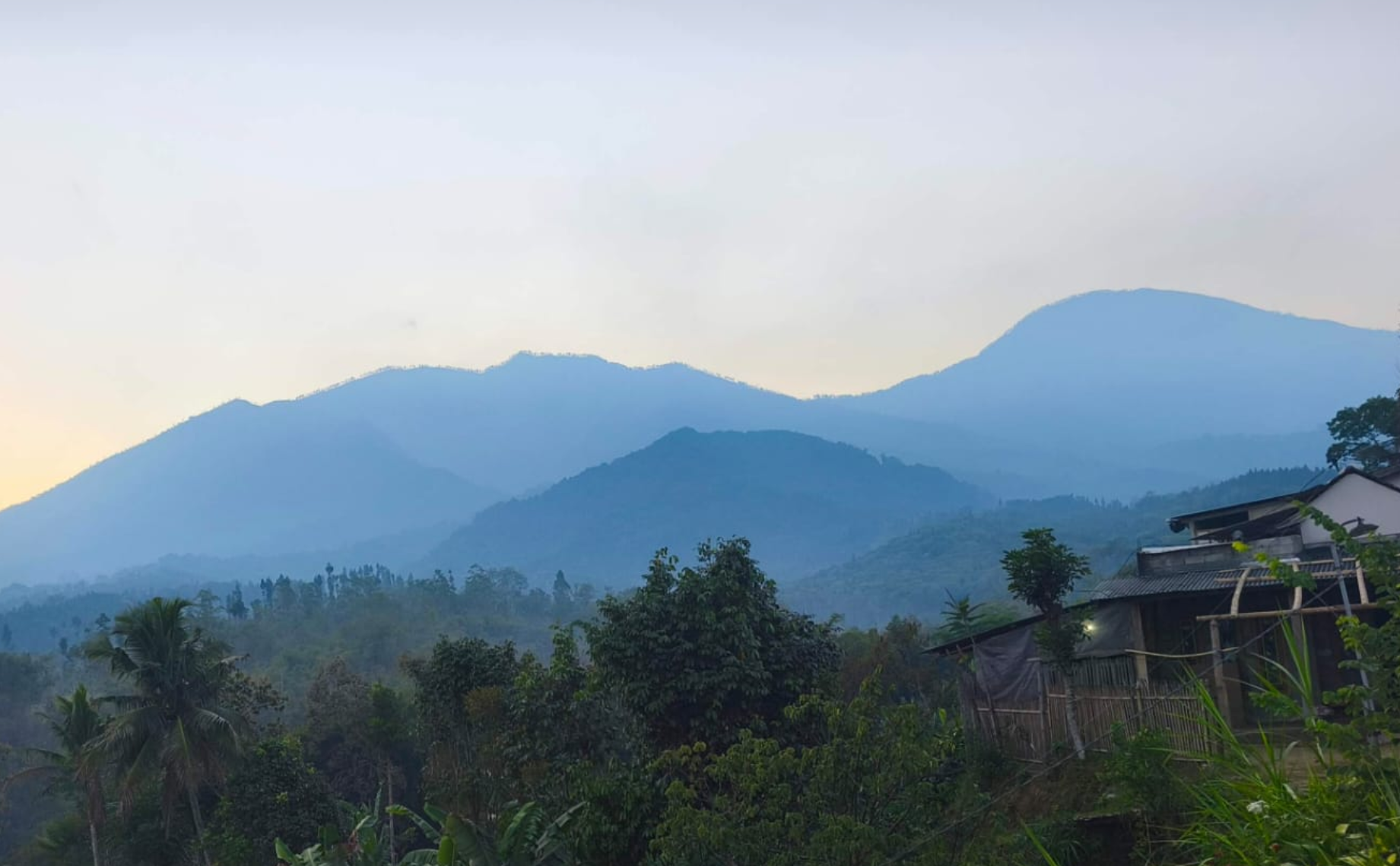 Cuaca Malang Raya 7 Agustus 2026: Kabut Tebal, Suhu Dingin, Waspadai Angin Kencang