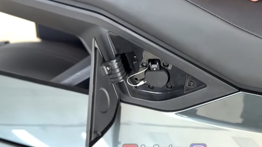 Skutik Listrik Pintar Serba Aplikasi dengan OTA Update dan Gratis Charging 5 Tahun