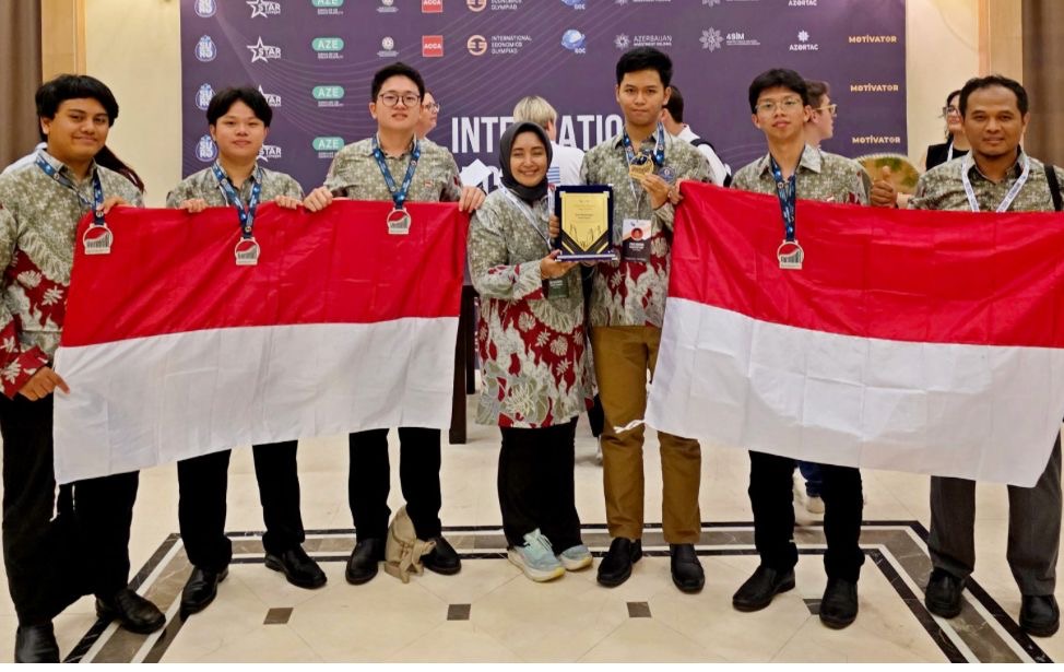 Dosen UM Ini Sukses Bimbing Tim Pelajar Indonesia Borong 5 Medali di Olimpiade Ekonomi di Azerbaijan 