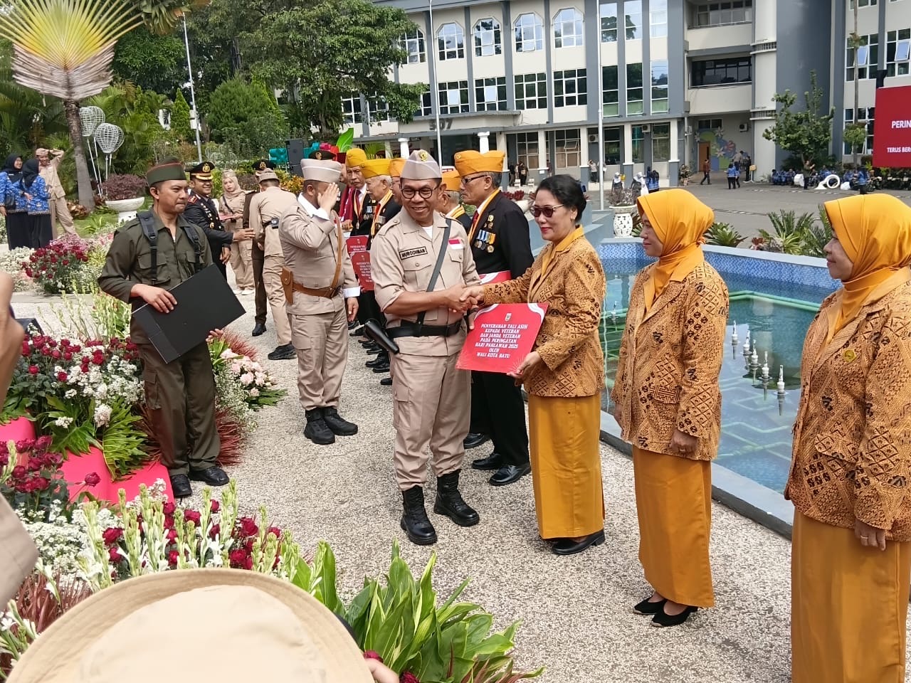 Hari Pahlawan, Pemkot Batu Beri Penghargaan ke Veteran, Janda Veteran, dan Ketua Forum Kerukunan Umat Beragama