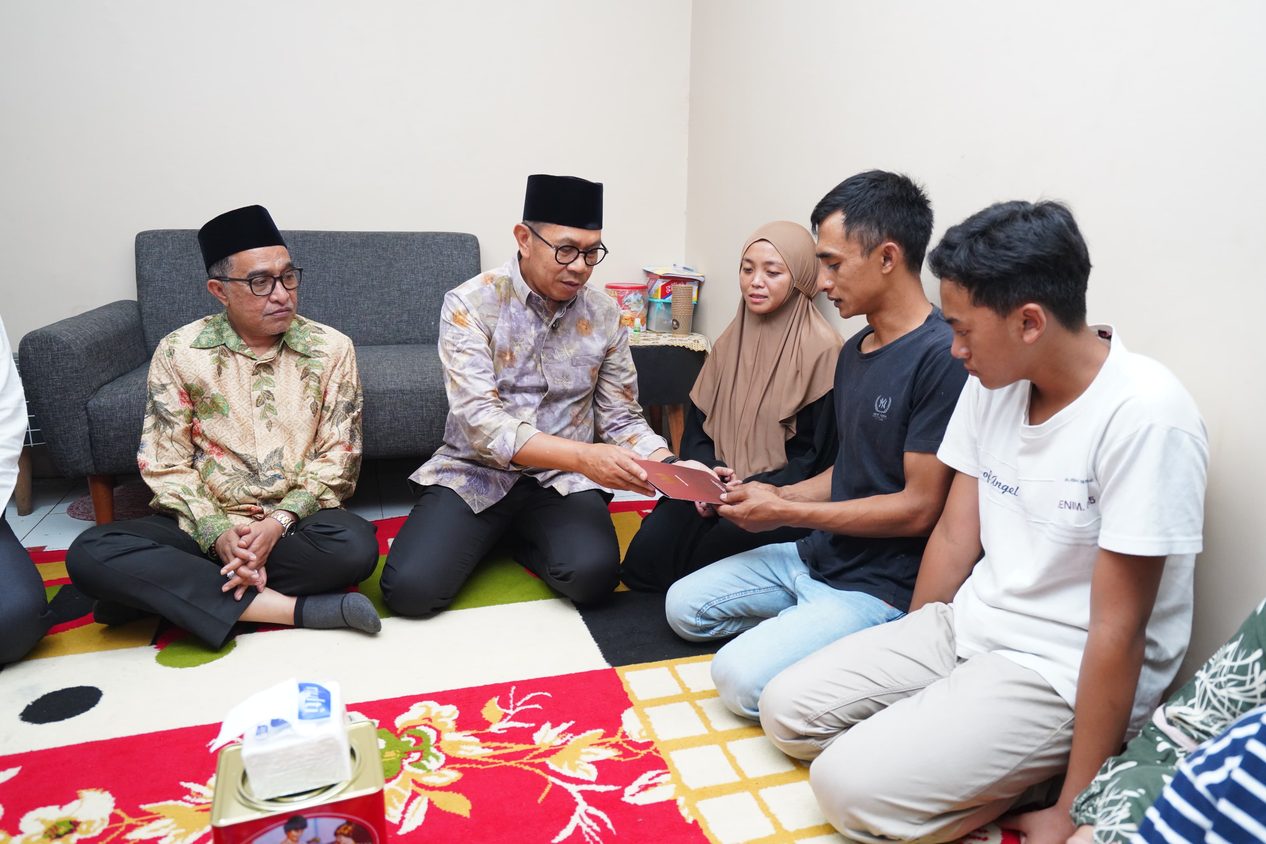 Wali Kota dan Ketua DPRD Kunjungi Keluarga Pelajar SMP Negeri 2 Kota Batu Korban Bullying