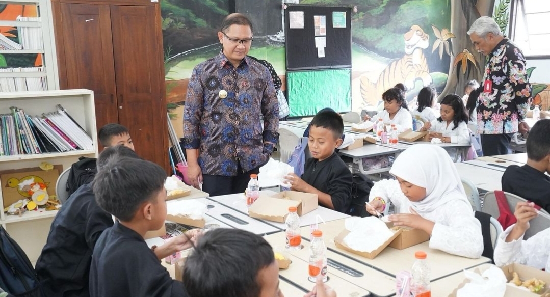 Safari Pembagian Makanan Bergizi Pemkot  Batu Berlanjut ke SDN 02 Beji