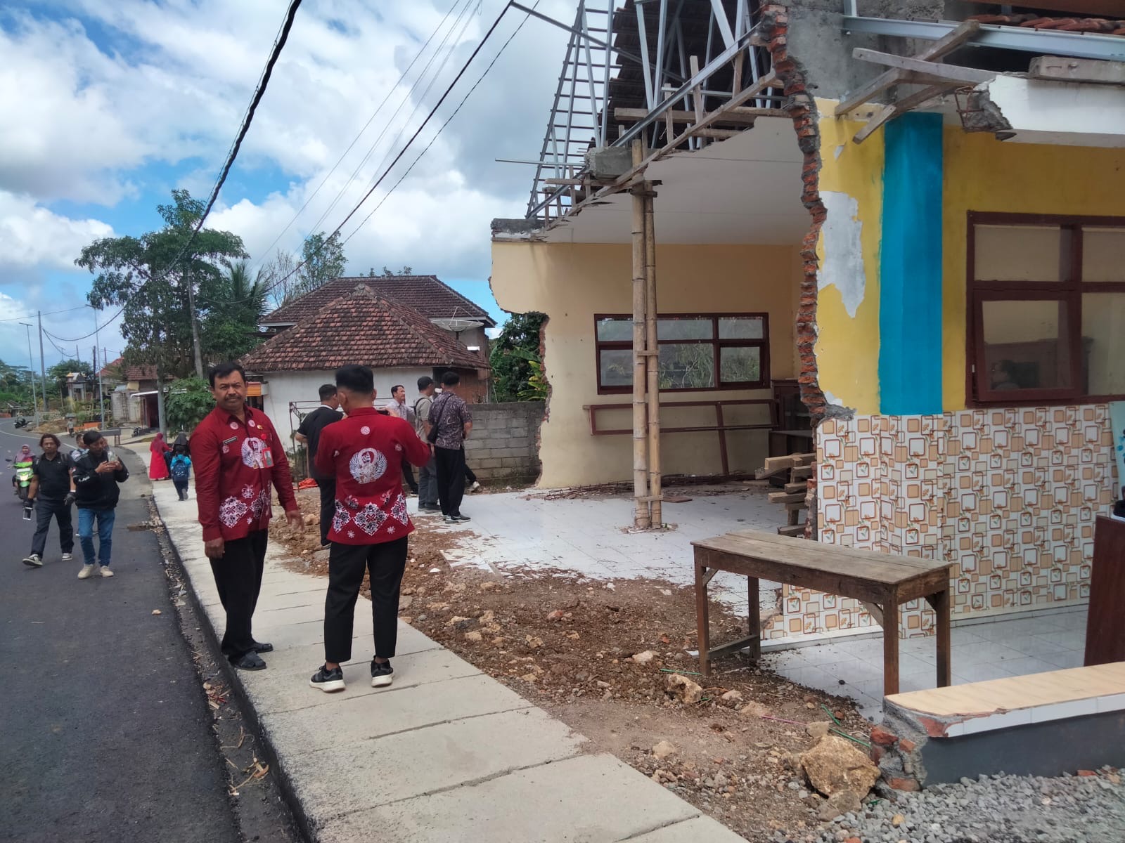 Ruang Kelas SDN 1 Srigonco Dibongkar untuk Pelebaran Jalan, Harapan Baru Mulai Datang