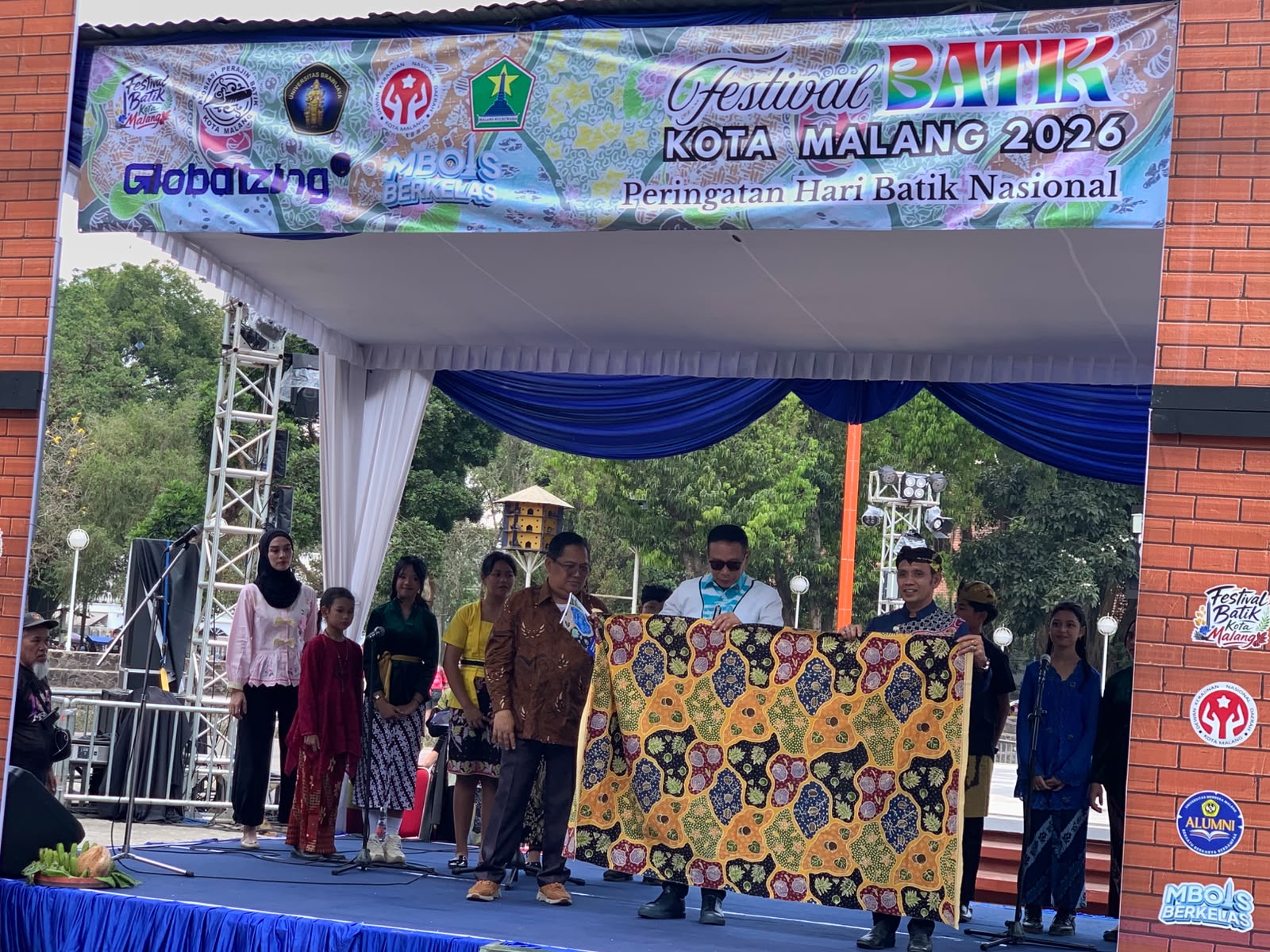 Batik Sekar Jagad Pancawarna Diluncurkan di Malang, Angkat Identitas 5 Kecamatan