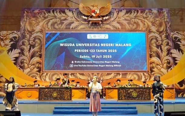 Terobosan UM Saat Gelar Wisuda: Dimeriahkan dengan Peragaan Busana dan Standar Up Comedy