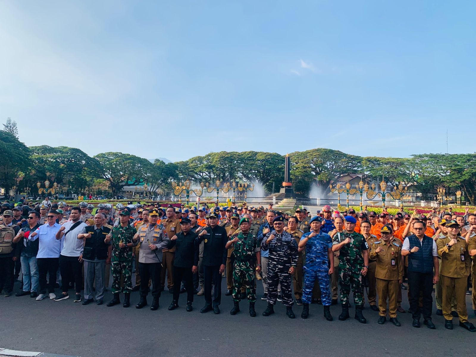 Patroli Gabungan TNI-Polri, ASN, dan Pam Swakarsa Mulai Kelilingi Kota Malang, Diawali Apel Siaga