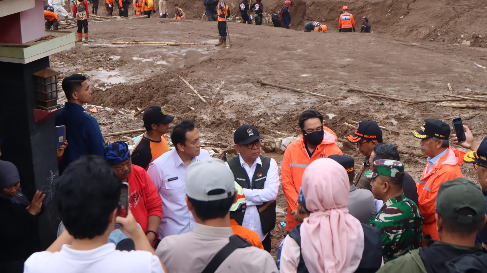 Bencana Longsor Cisarua, Bandung Barat: 11 dari 17 Jenazah Teridentifikasi