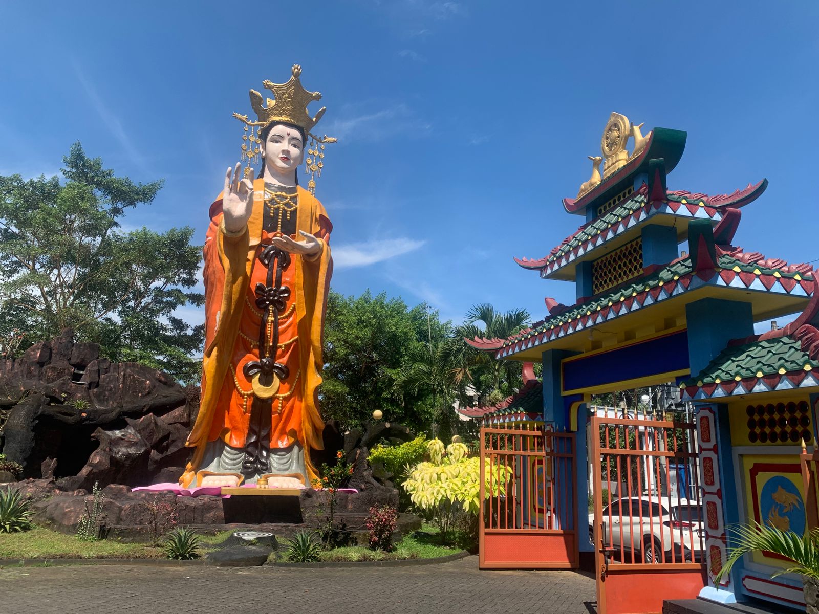 Vihara Vajra Bumi Kertanegara: Wisata Rohani dan Budaya Saat Waisak di Tengah Sejuknya Dieng Malang
