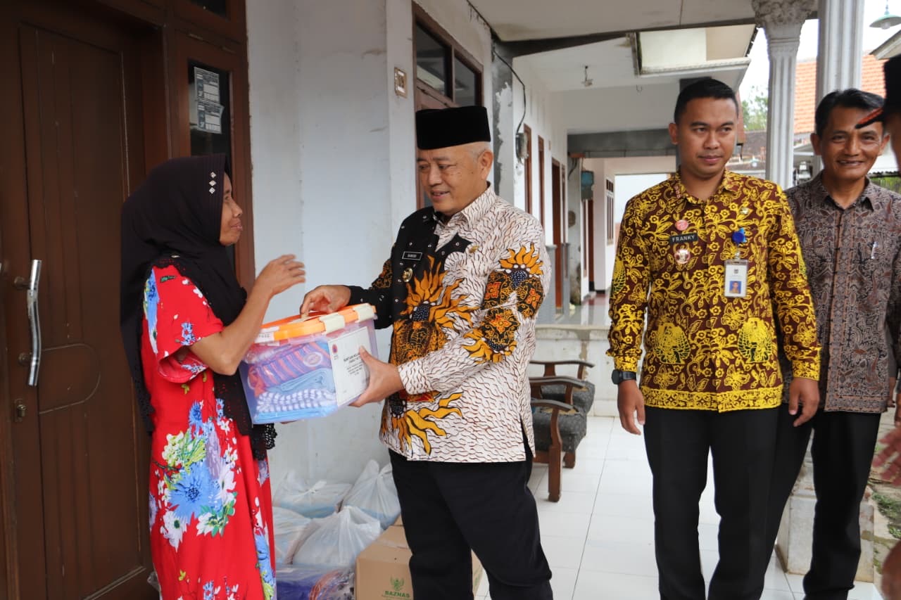 Respons Cepat Bencana Puting Beliung, Bupati Malang Salurkan Bantuan di Poncokusumo dan Tajinan