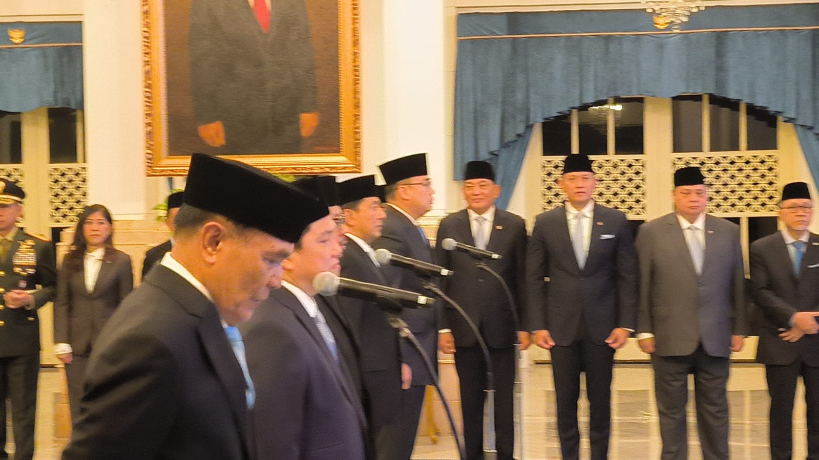 Sah! Erick Thohir Geser dari Menteri BUMN ke Menpora, Djamari Chaniago Menko Polkam