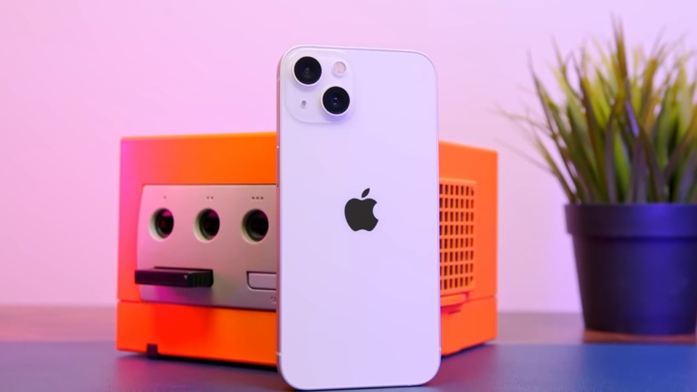 Samsung Galaxy A56 5G vs iPhone 13, Selisih Harga Tipis Tapi Bedanya Bikin Kaget di 2025