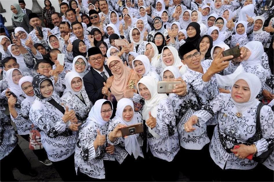Perempuan Kuasai Profesi Guru di Indonesia: Mayoritas di Semua Jenjang Pendidikan