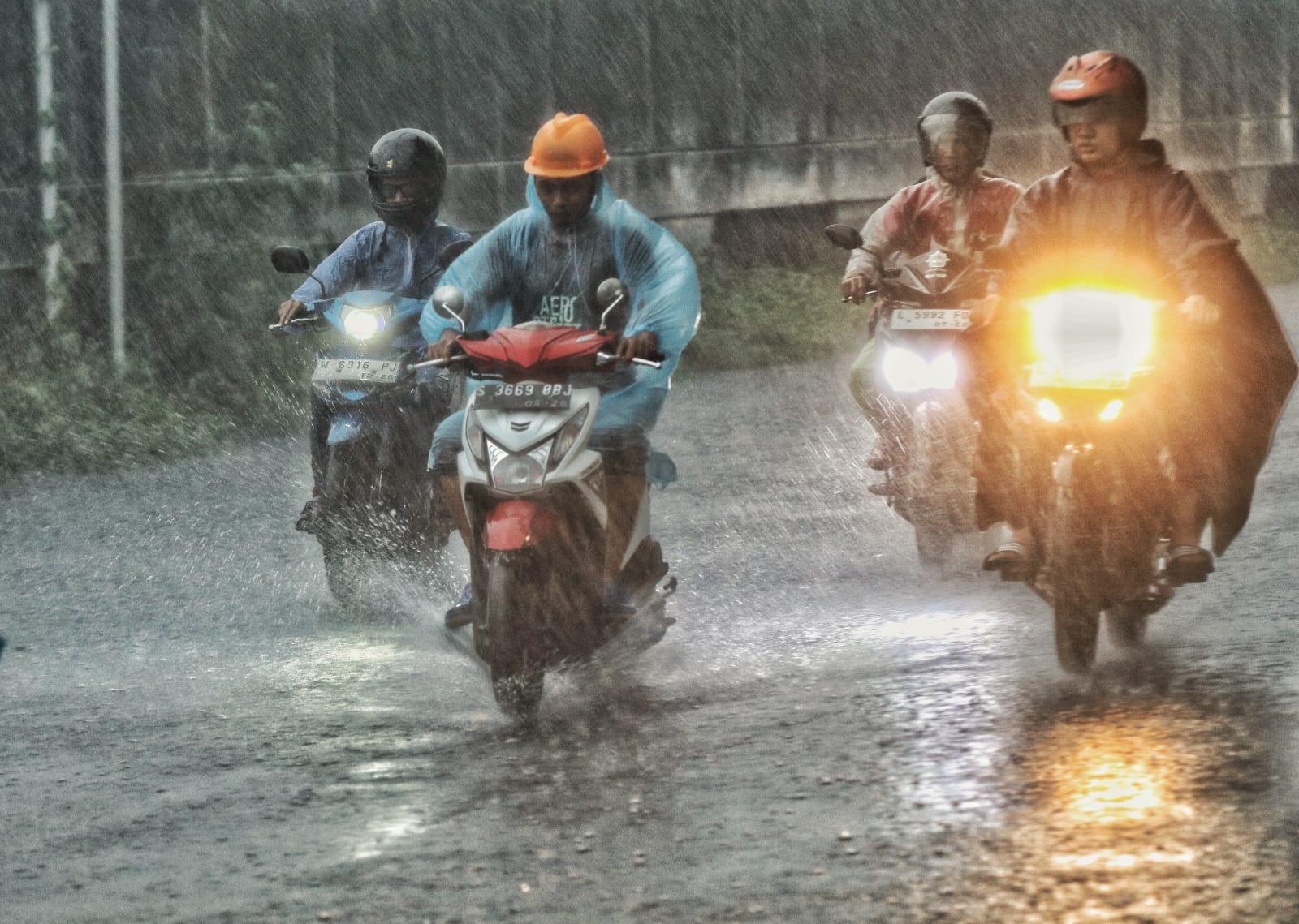 BMKG Peringatkan Potensi Hujan Lebat dan Angin Kencang selama Nataru 2025/2026 di Tanggal Ini!
