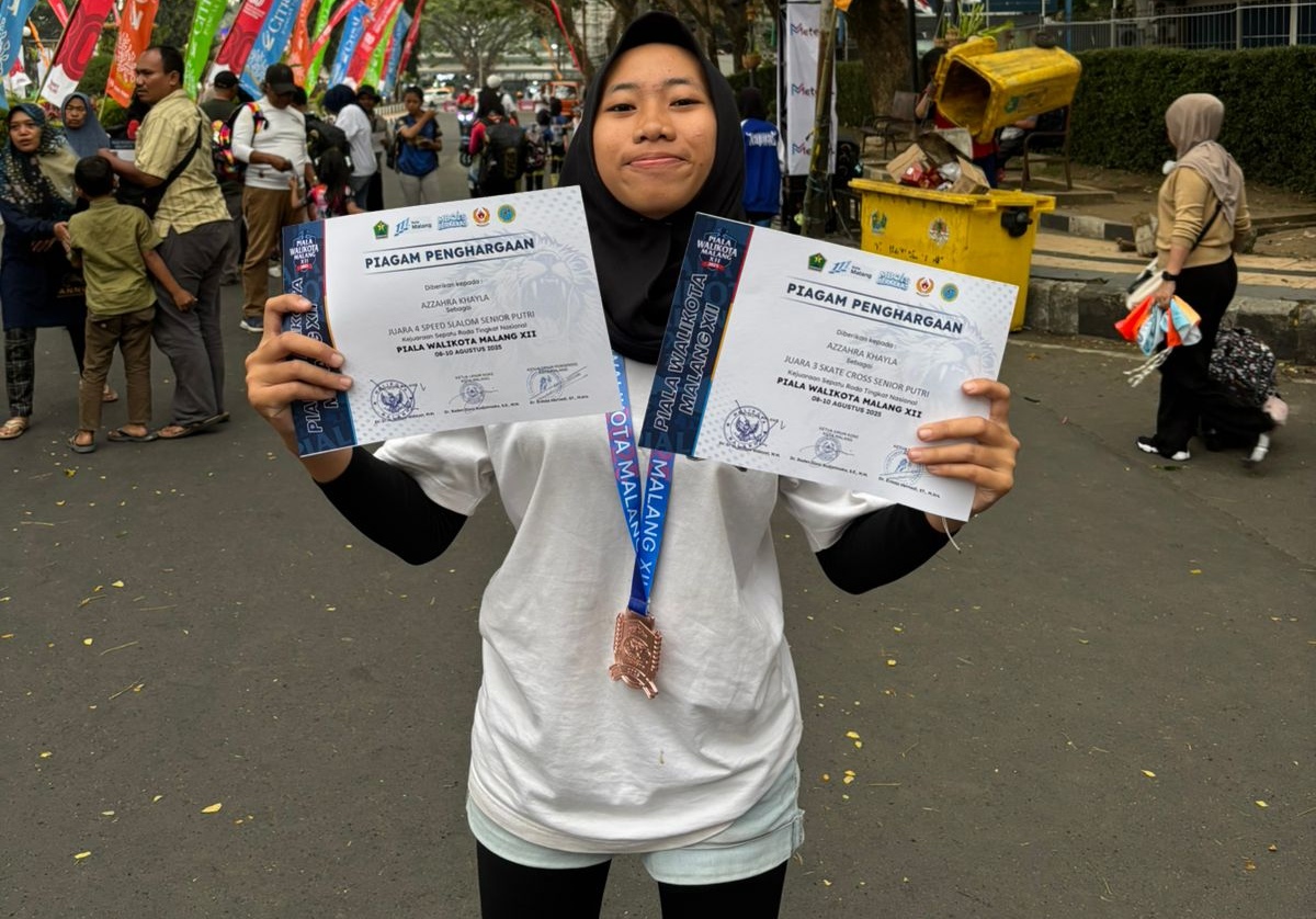 Tiga Siswa SMANDA Raih Prestasi Membanggakan, Juara Sepatu Roda, Juga Kompetisi Bahasa Inggris 