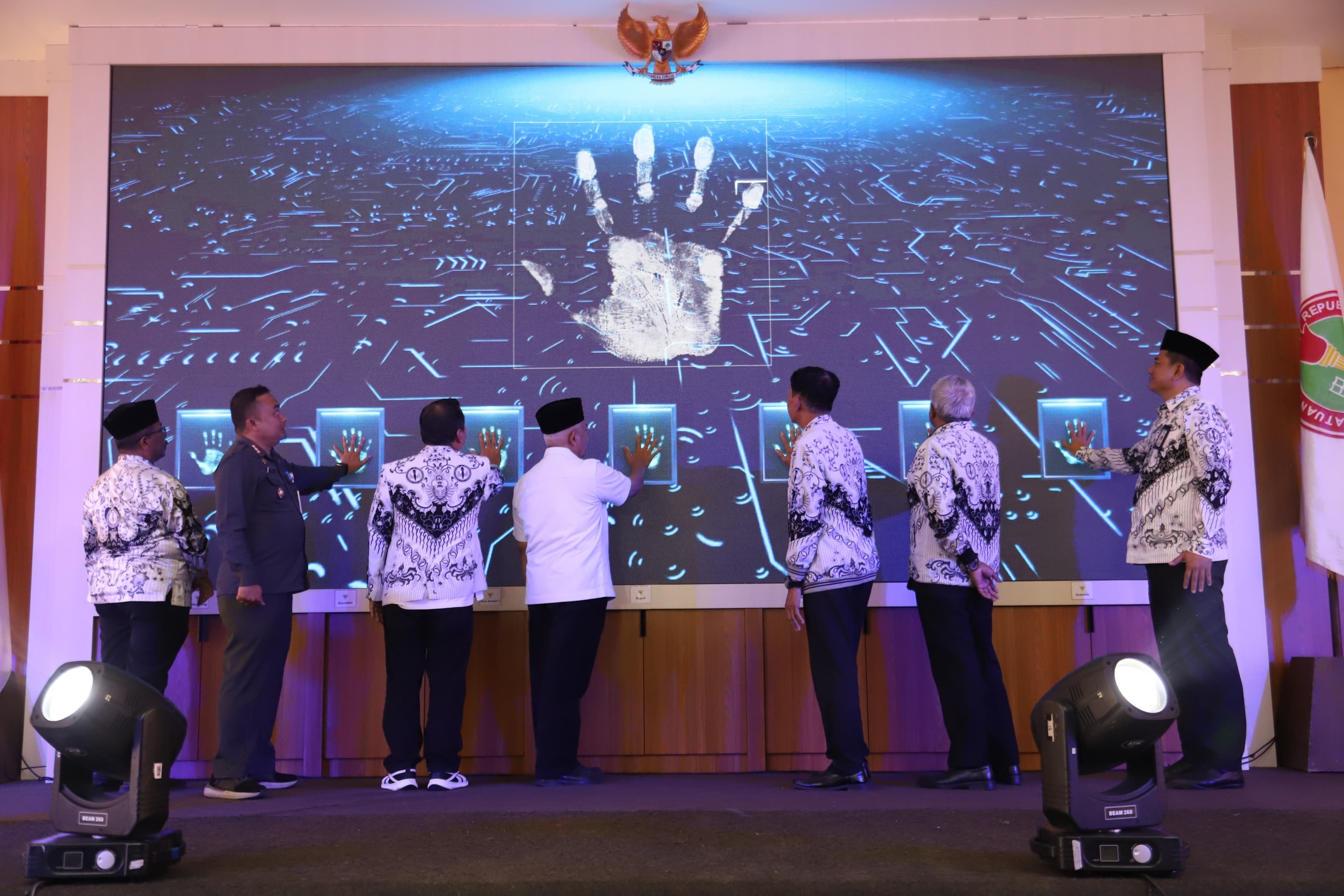 Launching PGRI Power, Bupati Malang Berharap Guru Makin Profesional, Inovatif, Mahir AI