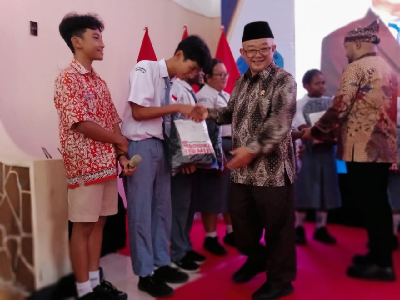 Mendikdasmen Beber 4 Jurus Meraih Sukses di Depan Ratusan Siswa SD-SMP-SMA Yayasan Sang Timur Kota Batu