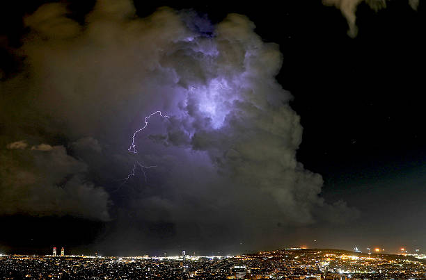 Hujan Ringan hingga Hujan Petir di Malang Raya 18 November, BMKG Ingatkan Waspadai Cuaca Ekstrem Hari Ini 