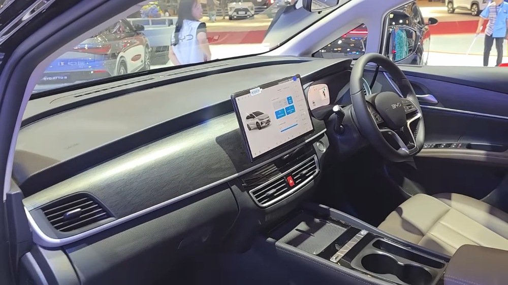 BYD M6 EV CKD Punya Smart Charging, Pengisian Daya Bisa Dijadwalkan