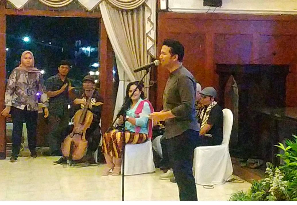 Wagub Jatim Nyanyikan Lagu Musisi Malang di Forum Kota Kreatif Asia Pasifik