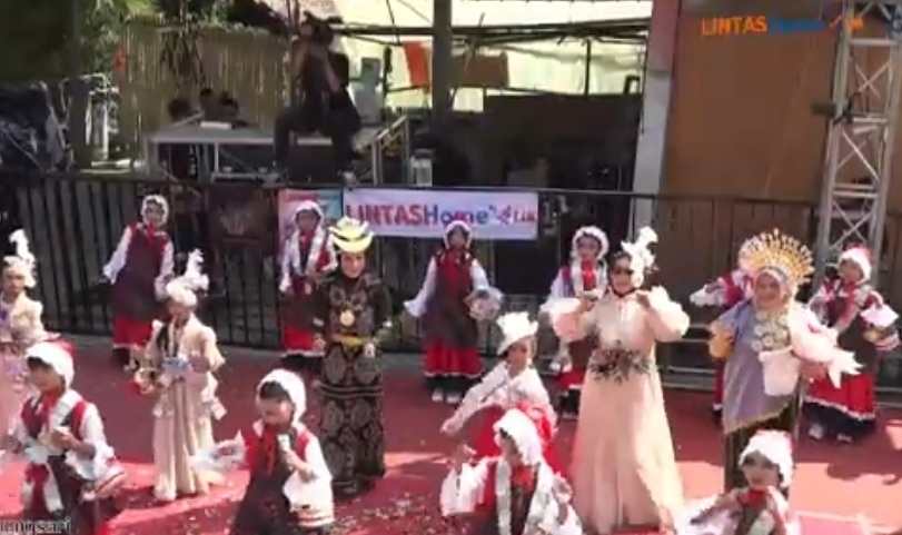 Gunungsari Specta Carnival 2025 Meriah, Ada Parade Bunga Mawar Segar