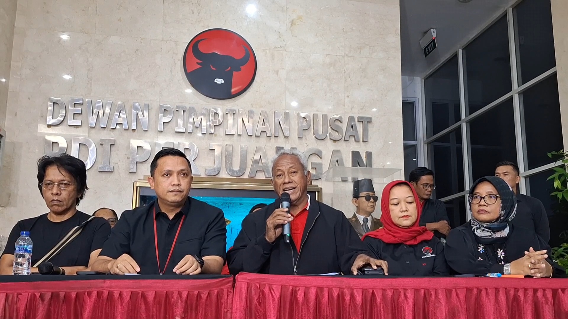 Komarudin PDIP Minta Gibran Taat Hukum, Mundur atau Hadapi Proses di DPR