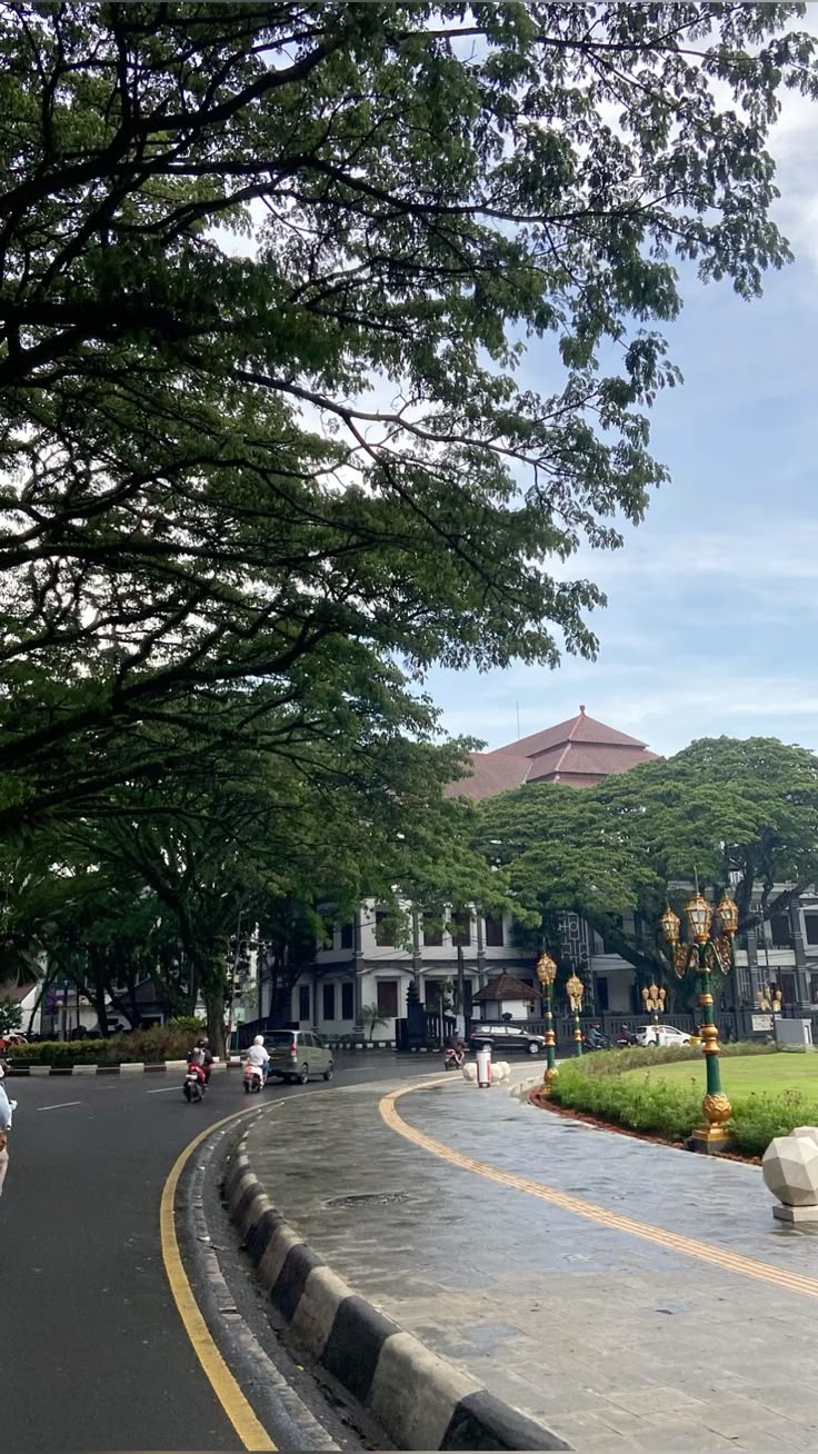 Perbaikan Trotoar di Kota Malang Diprioritaskan di Lokasi Ramai Pejalan Kaki, Jalur Difabel Jadi Perhatian