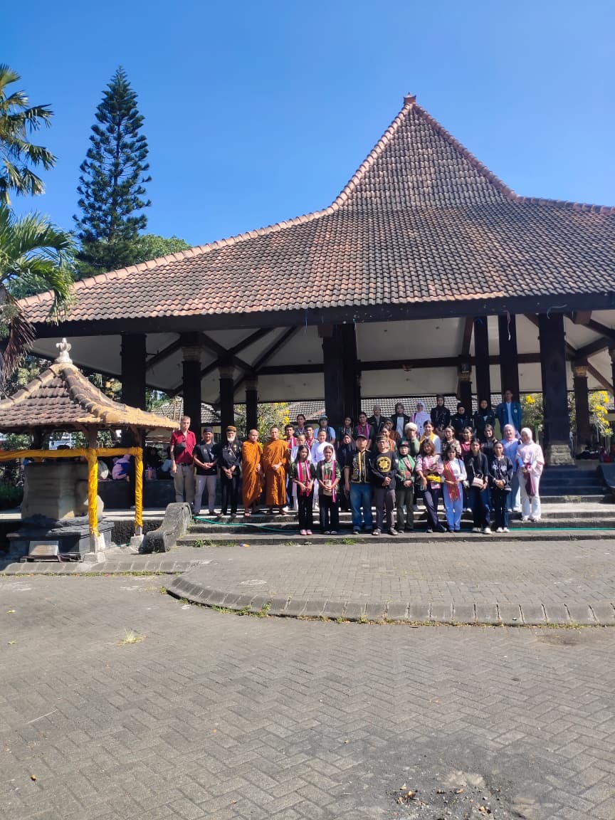 65 Pemuda Lintas Agama Jelajahi Situs Singhasari, Belajar Toleransi dari Warisan Sejarah Malang