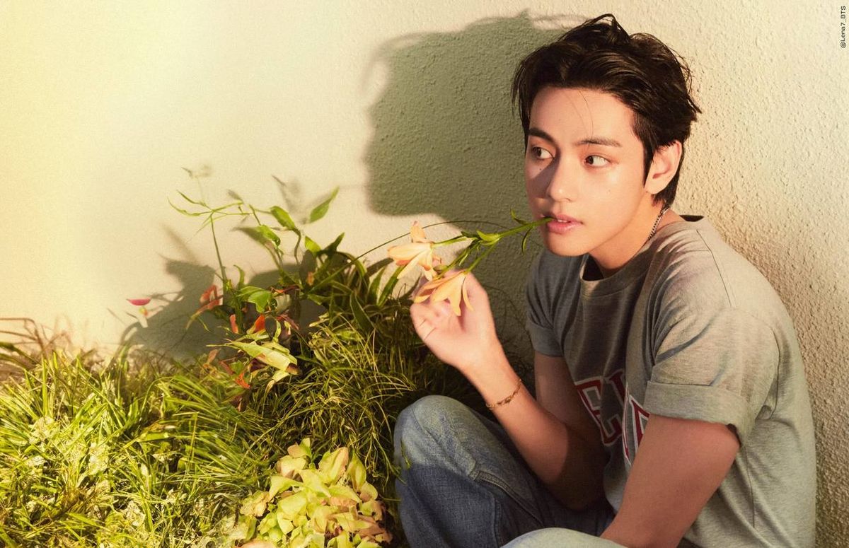 Rayakan V-Day! Intip Kebiasaan Lucu Kim Taehyung yang Jarang Diketahui Publik