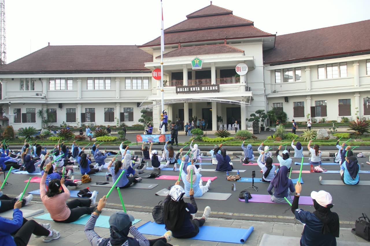 Peringati Hari Kesehatan Mental, IJTI Malang Ajak Warga Peserta Olahraga dan Periksa Kesehatan