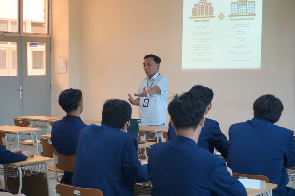 Prodi Digital Business Universitas Ma Chung Hadirkan Manajer BSI untuk Kuliah Tamu Bahas Perbankan Syariah