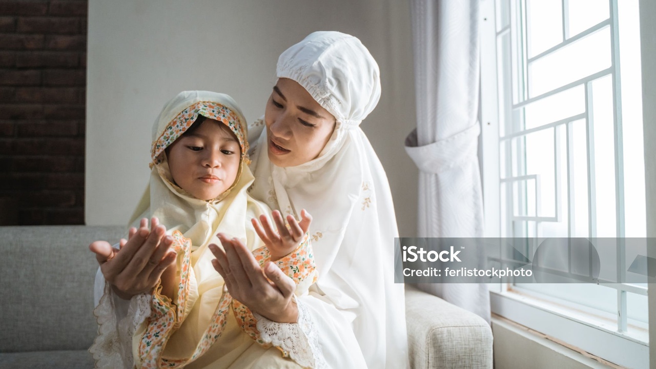 Semangati Si Kecil Puasa Setengah Hari, Ini 4 Doa Ramadan yang Bisa Diajarkan