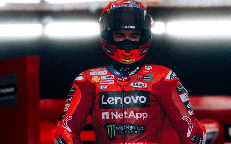 Ditabrak Marco Bezzecchi, Marc Marquez Mengerang Kesakitan, Cedera Lagi?