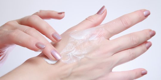 Kulit Lembap, Warna Kulit Merata: 9 Tips Ampuh agar Belang Tak Datang