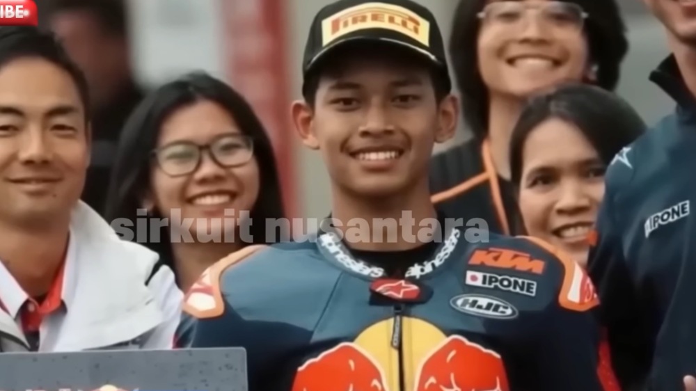 Perang Gaji Bocor! Veda Ega Pratama vs Hakim Danish, Siapa Pembalap Asia Moto 3 Paling Mahal?