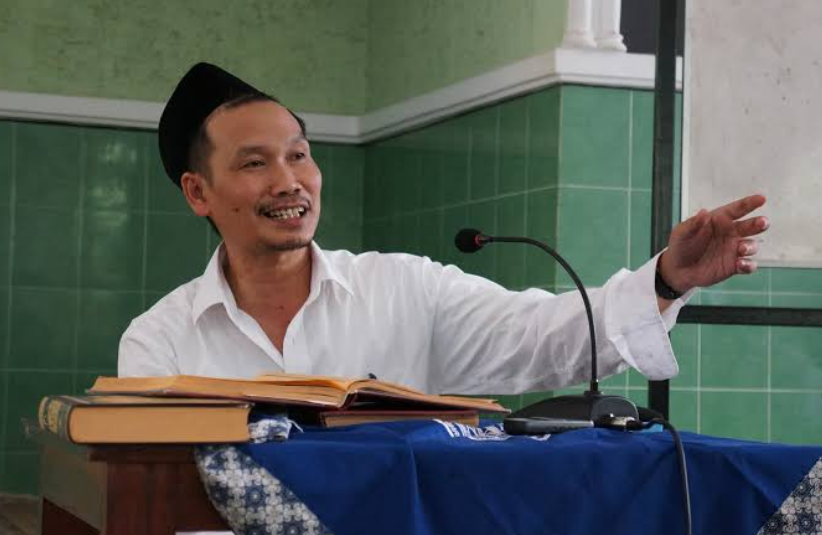 Bukan dengan Harta, Gus Baha Ungkap Rahasia Bagaimana Allah Menaikkan Derajat Seseorang