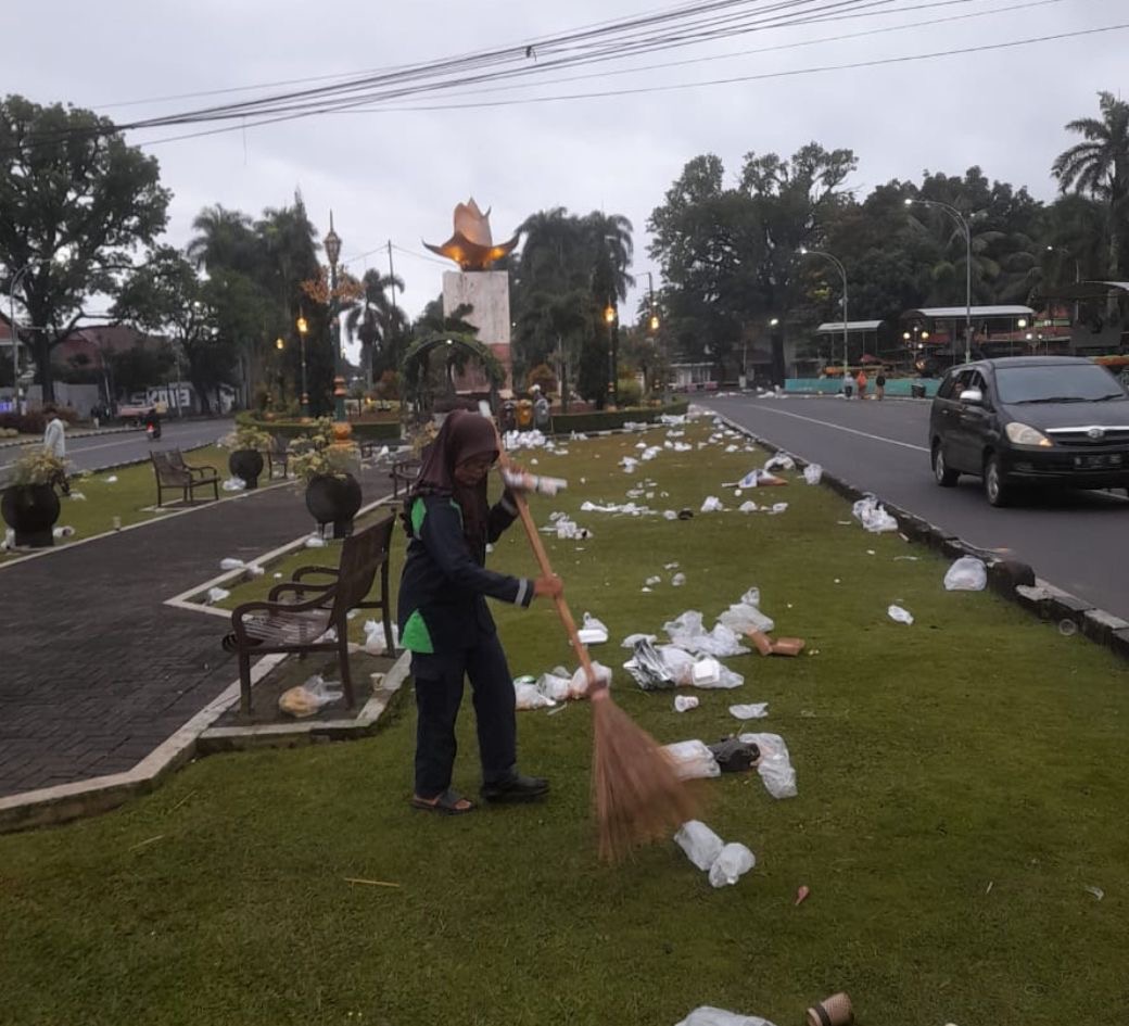 DLH Kota Malang Angkut 600 Ton Sampah Pascaperayaan Tahun Baru 2026