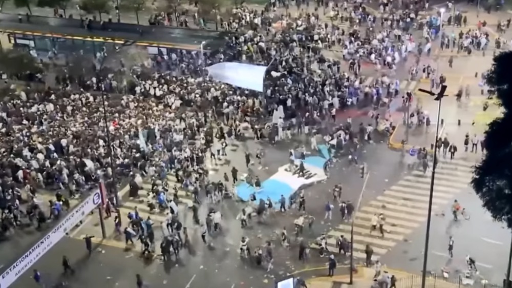 Kalah di Final Piala Dunia 2026, Suporter Argentina Mengamuk di Obelisco Buenos Aires