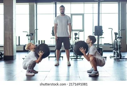 Long Weekend Sehat: Ajak Keluarga untuk Sesi Gym Bersama dengan Latihan Seru! Ini Tips Workoutnya!