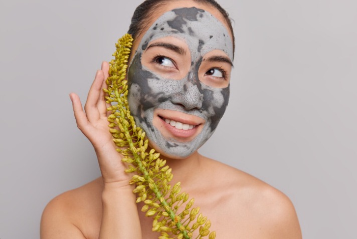 Kulit Sedang Berjerawat? Nih, 9 Masker Alami yang Aman Kamu Coba di Rumah 