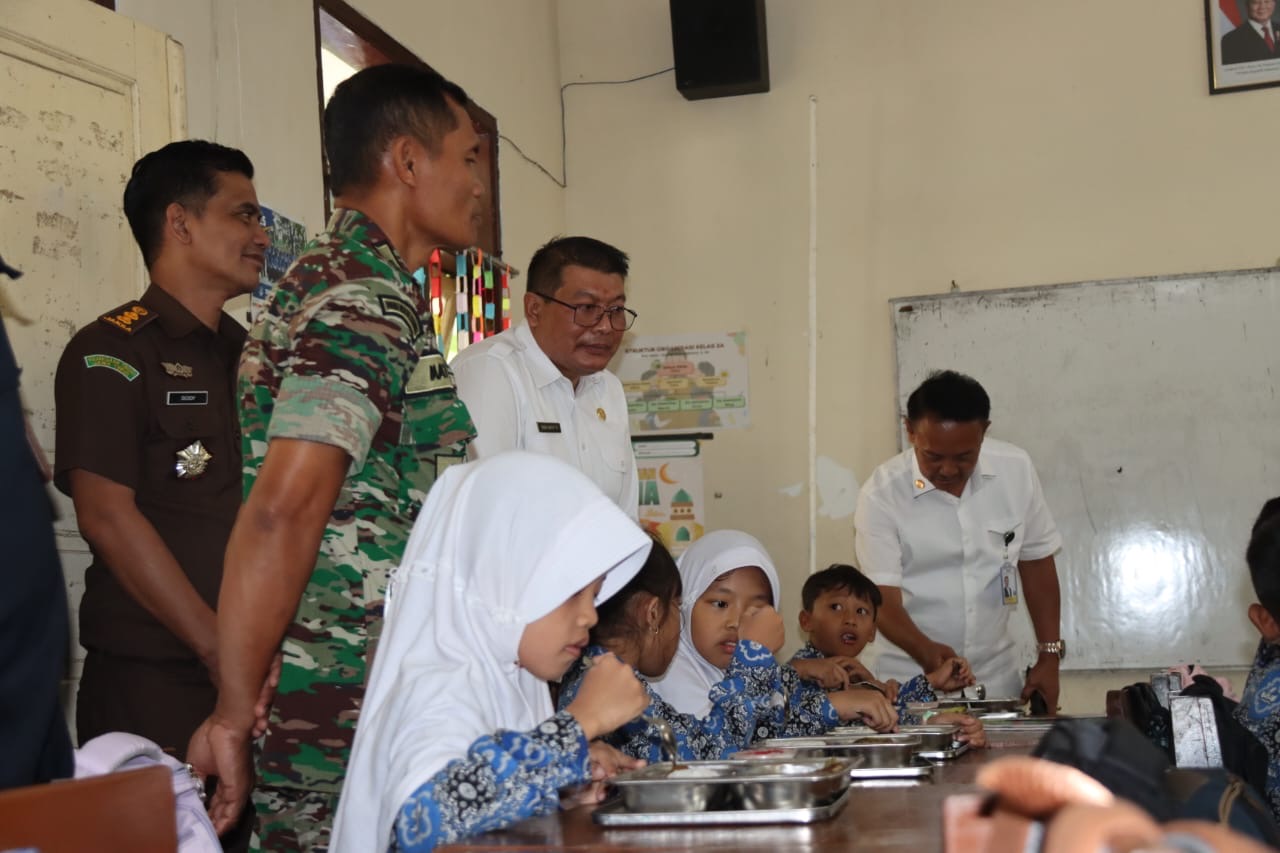 Program MBG di Kepanjen Malang Dikunjungi Pejabat Kantor Staf Presiden 