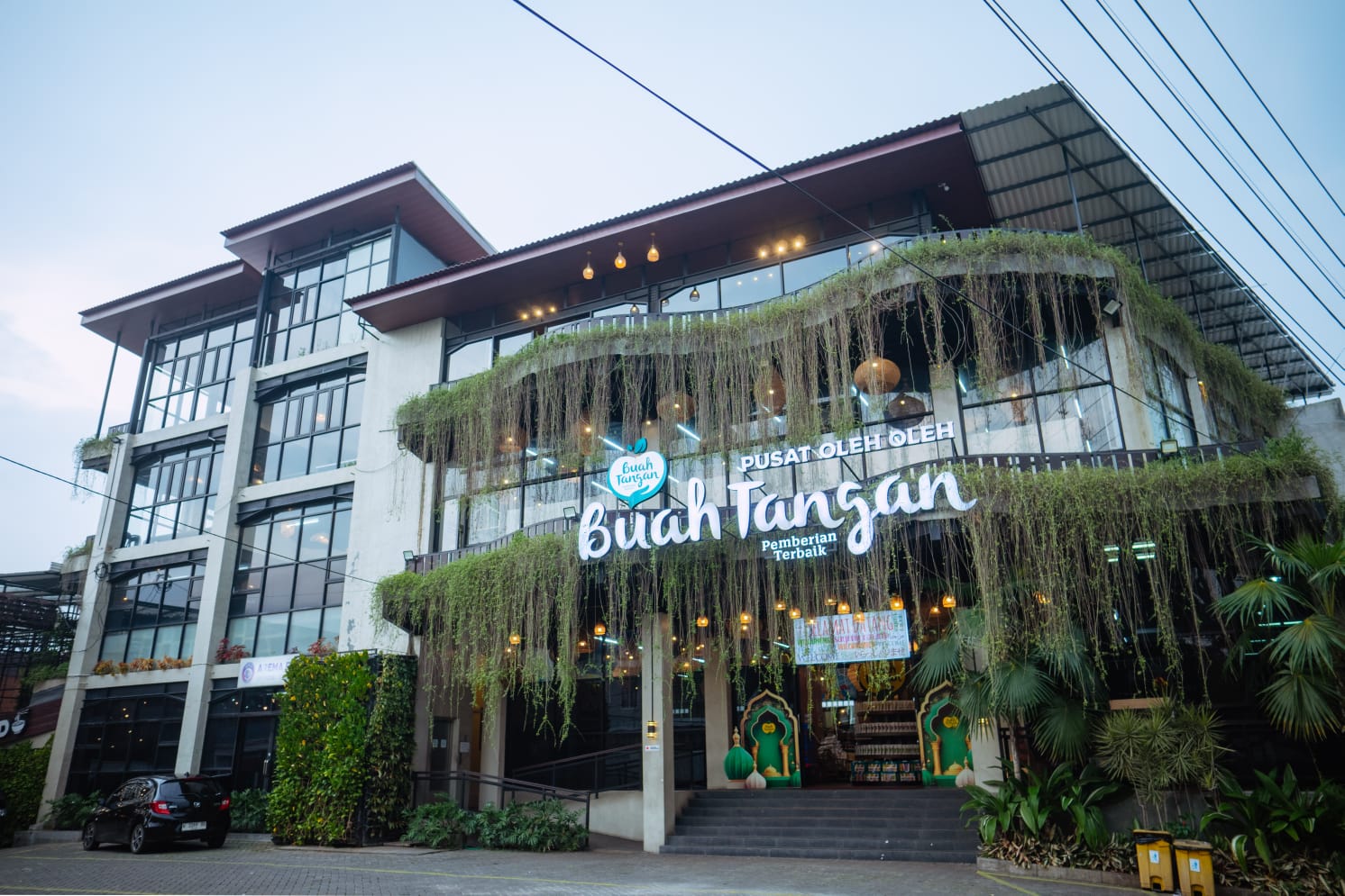 6 Pusat Oleh-Oleh Lengkap di Kota Batu, Ada yang Punya View Sawah dan Restoran