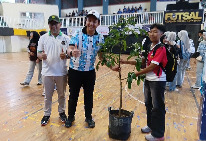 Pemkot Batu Getol Selipkan Penanaman Pohon di Kegiatan Pelajar, Ini Alasannya 