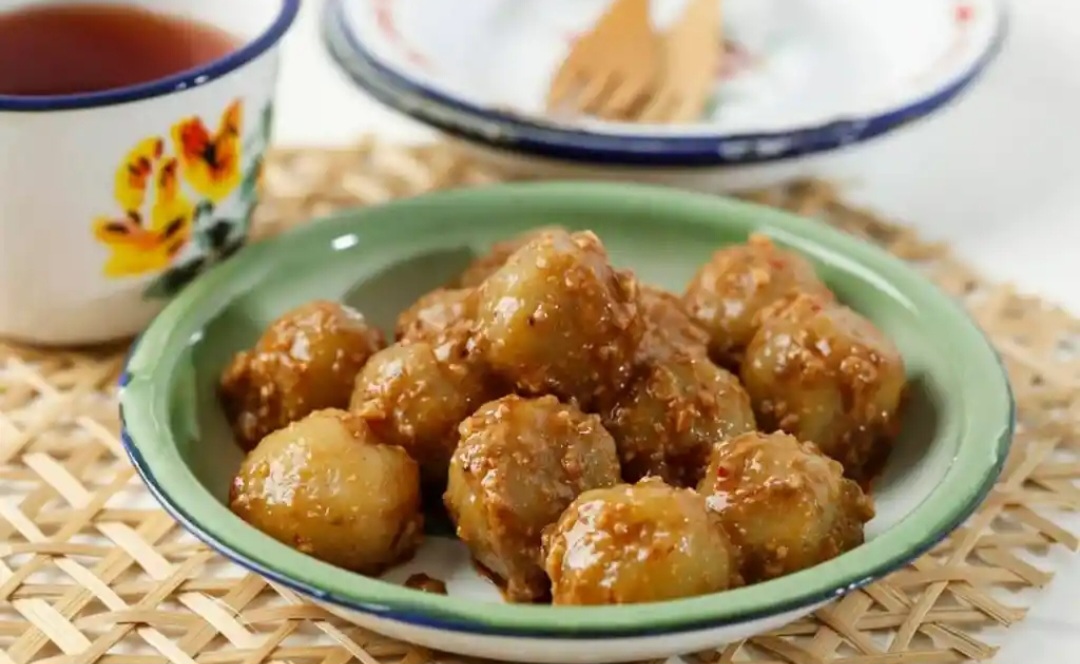 Gen Z Doyan Camilan Lokal, Jajanan Sunda dan Martabak Jadi Primadona Pesanan Online