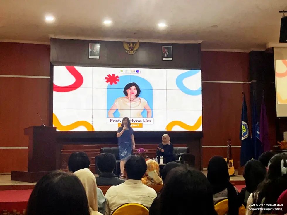 Mahasiswa Baru Ilmu Komunikasi UM Belajar Algoritma Digital dari Profesor Kanada
