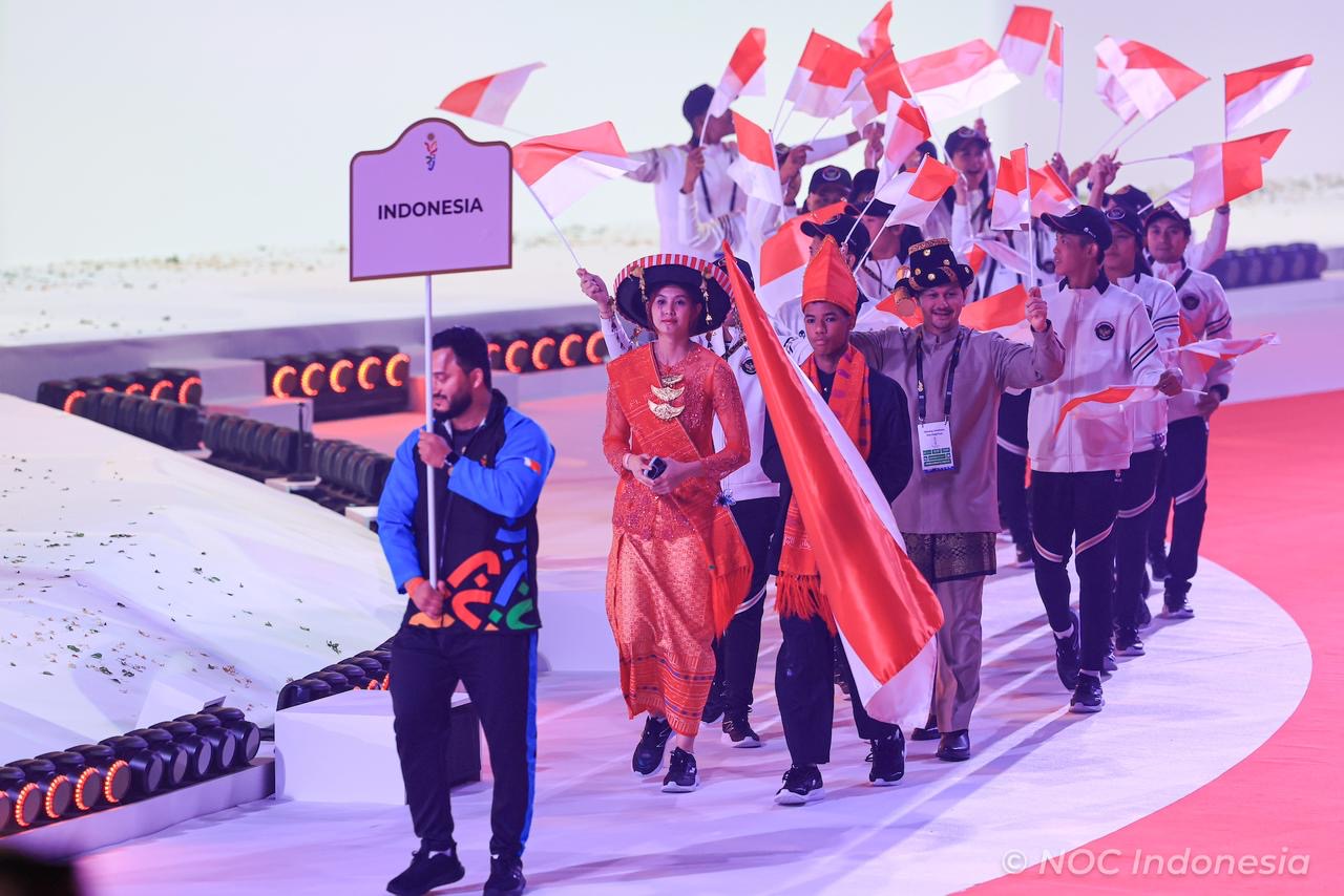 Busana Adat Batak Karo dan Mandailing Curi Perhatian di Asian Youth Games 2025 Bahrain